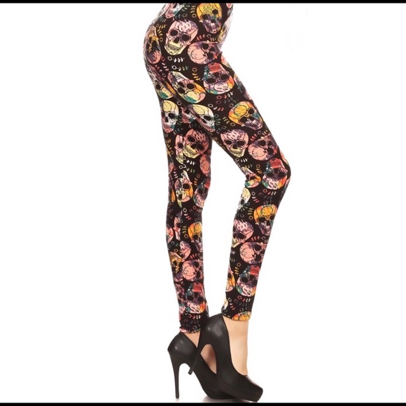 💥SOLD OUT!💥NEW Plus Size Leggings W/ Skulls - Picture 1 of 1